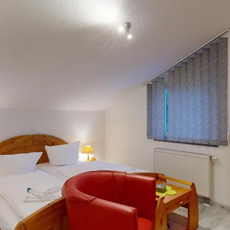 Strandnahe Mit Schwimmbad Im Haus, A Cappella 07, Binz