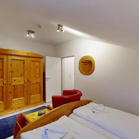 Strandnahe Mit Schwimmbad Im Haus, A Cappella 07, Apartment *