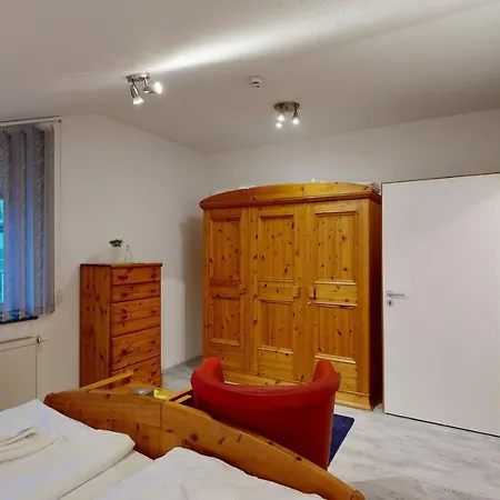 Strandnahe Mit Schwimmbad Im Haus, A Cappella 07, * Binz