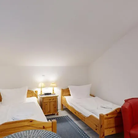 Strandnahe Mit Schwimmbad Im Haus, A Cappella 07, * Binz