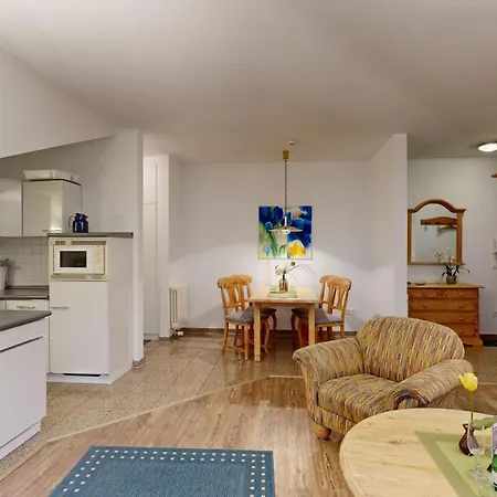 Strandnahe Mit Schwimmbad Im Haus, A Cappella 07, Apartmán