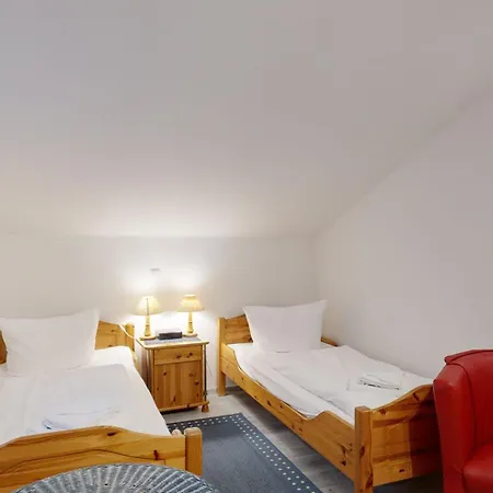 Strandnahe Mit Schwimmbad Im Haus, A Cappella 07, Apartment *
