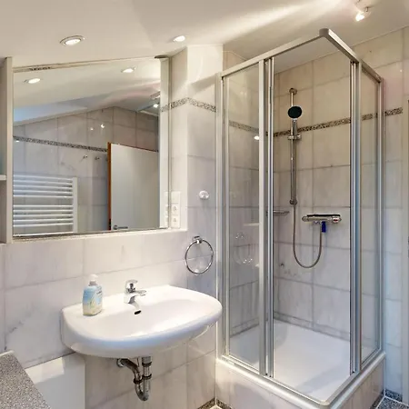 Strandnahe Mit Schwimmbad Im Haus, A Cappella 07, Apartment *